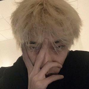 97精品在线播放
